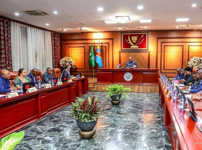 Gouvernement Suminwa devant ses responsabilités ‘’Zone Jaune’’ : Félix Tshisekedi exige des actions urgentes pour éviter l’interdiction des visas américains aux ressortissants de la RDC !
